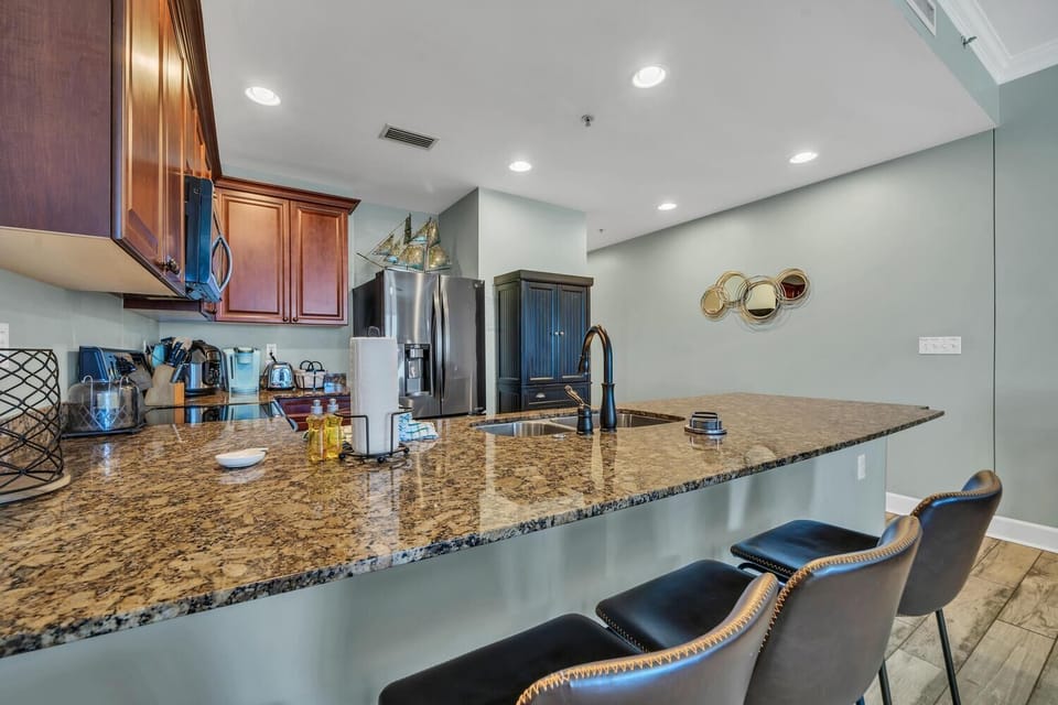 Condo, Multiple Beds (Reflections 402) | Private kitchen | Oven, toaster, cookware/dishes/utensils