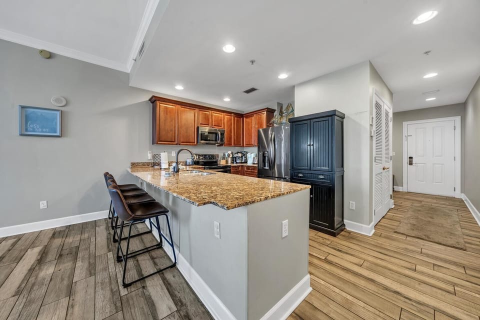 Condo, Multiple Beds (Reflections 402) | Private kitchen | Oven, toaster, cookware/dishes/utensils