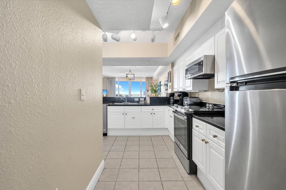 Condo, Multiple Beds (Emerald Beach 225) | Private kitchen | Oven, cookware/dishes/utensils