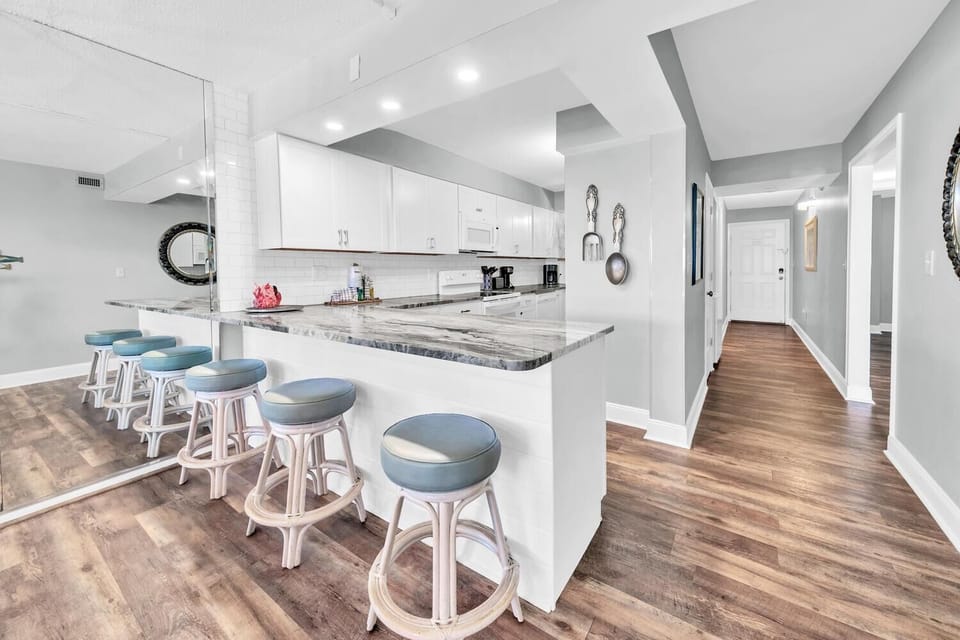 Condo, Multiple Beds (Regency Towers 1204) | Private kitchen | Oven, toaster, cookware/dishes/utensils