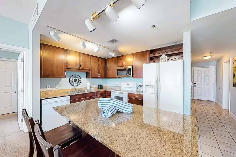 Condo, Multiple Beds (Laketown Wharf 801) | Private kitchen | Oven, cookware/dishes/utensils