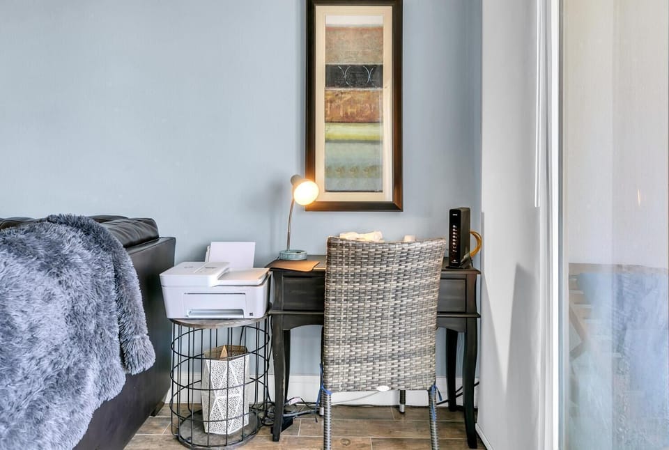 Condo, Multiple Beds (Laketown Wharf 1829) | Interior