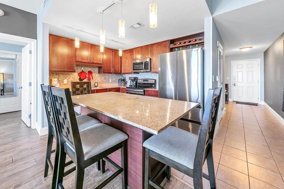 Condo, Multiple Beds (Laketown Wharf 1829) | Private kitchen | Oven, toaster, cookware/dishes/utensils