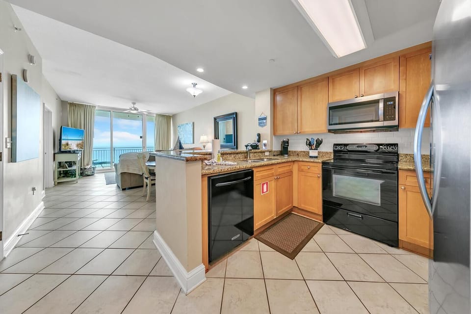 Condo, 1 King Bed with Sofa bed (Aqua Resort 906) | Private kitchen | Oven, toaster, cookware/dishes/utensils