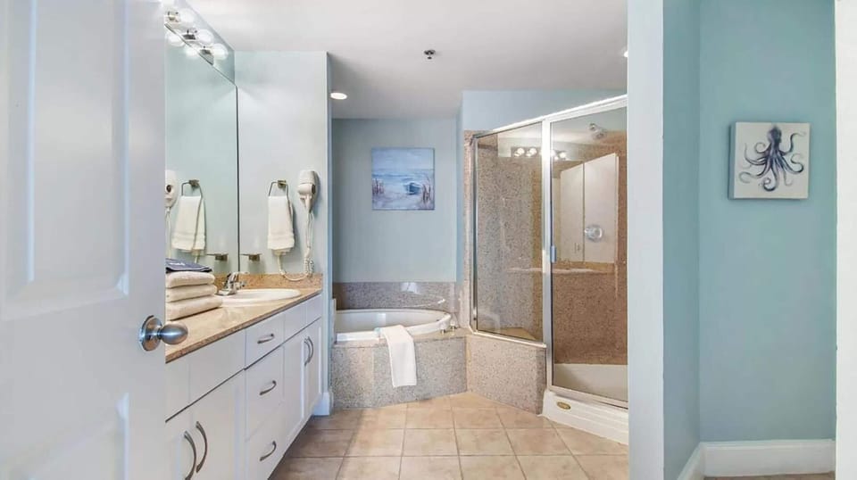 Laketown Wharf 827 - Life's A Beach Apartment in Long Beach
