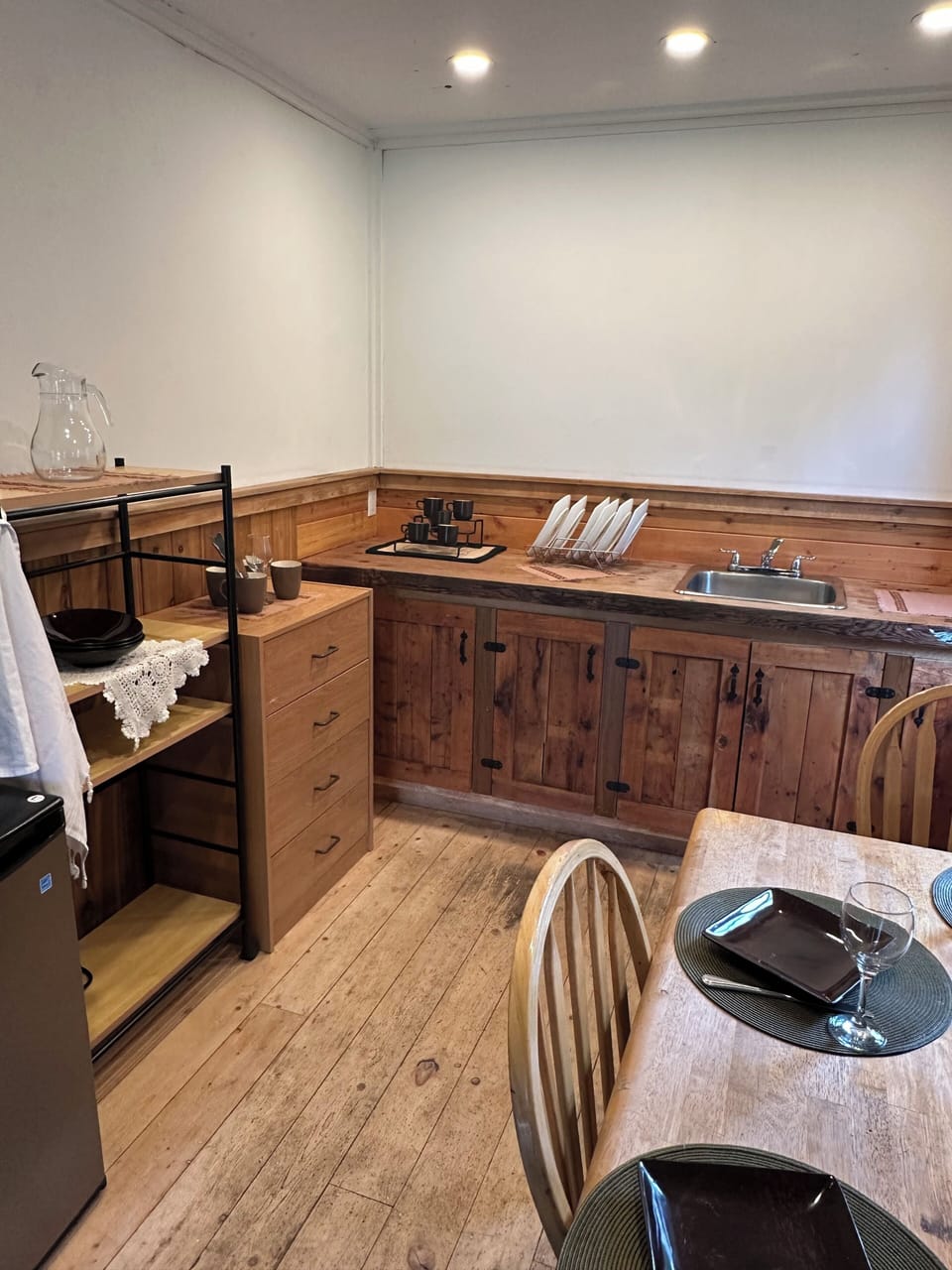 Basic Cabin, Mountain View | Private kitchen | Coffee/tea maker