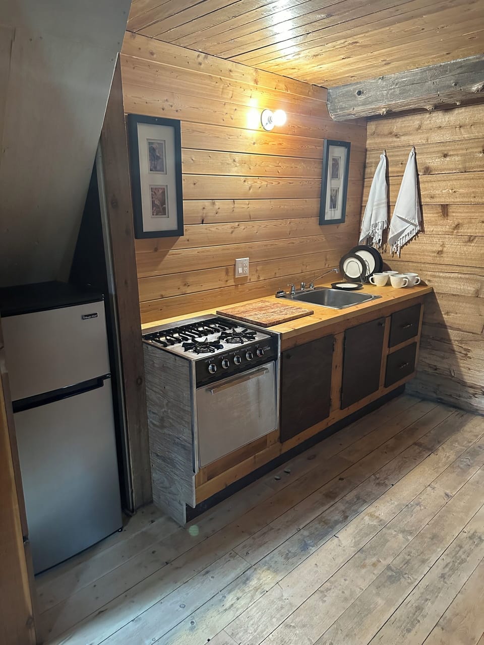 Basic Cabin, Mountain View | Private kitchen | Coffee/tea maker