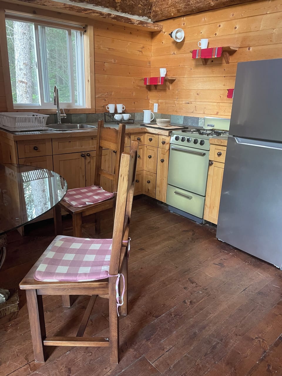 Comfort Cabin, Mountain View | Private kitchen | Coffee/tea maker