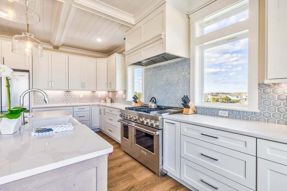 Top-Level Kitchen with Bar (seats 7)