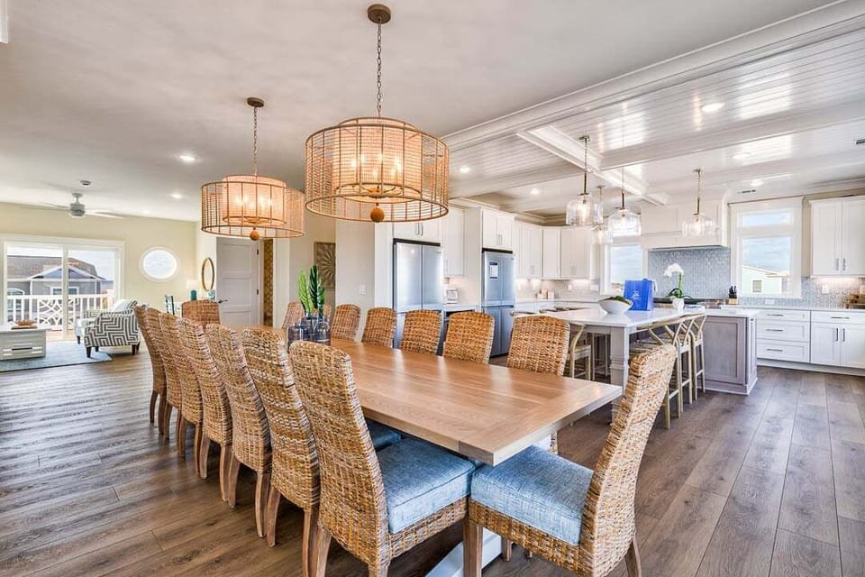 Top-Level Dining Room with Table (seats 16)