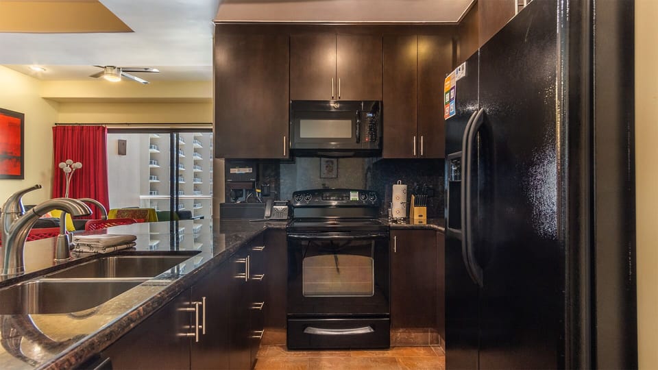 Dark tones predominate in th complete kitchen