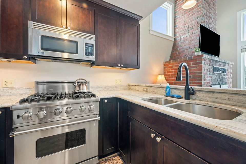 Fully equipped chef's kitchen