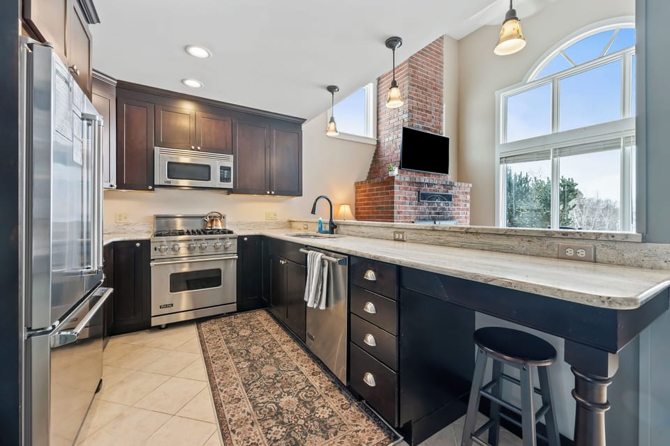 Fully equipped chef's kitchen