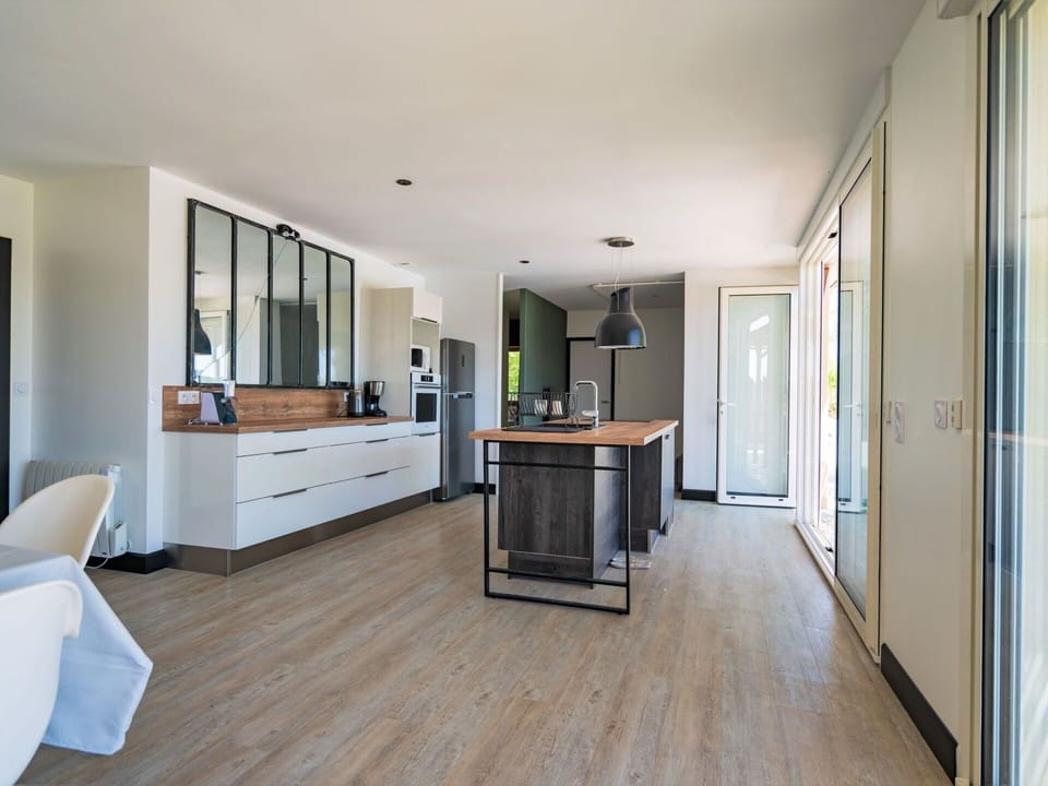 Cabinetry, Furniture, Houseplant, Wood, Drawer, Hall, Interior Design, Table, Building, Chair
