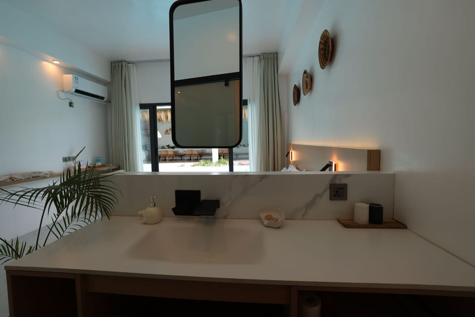 Deluxe Room, 1 King Bed, Pool Access, Pool View | Bathroom | Shower, free toiletries, hair dryer, bidet