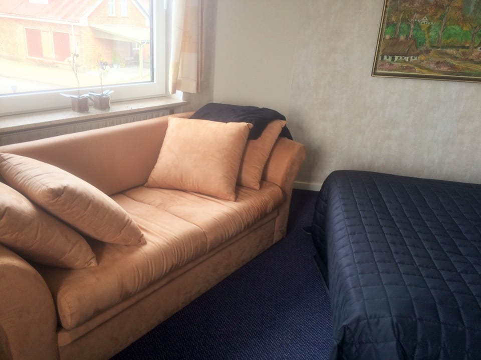 Double Room, Private Bathroom | Individually decorated, individually furnished, iron/ironing board