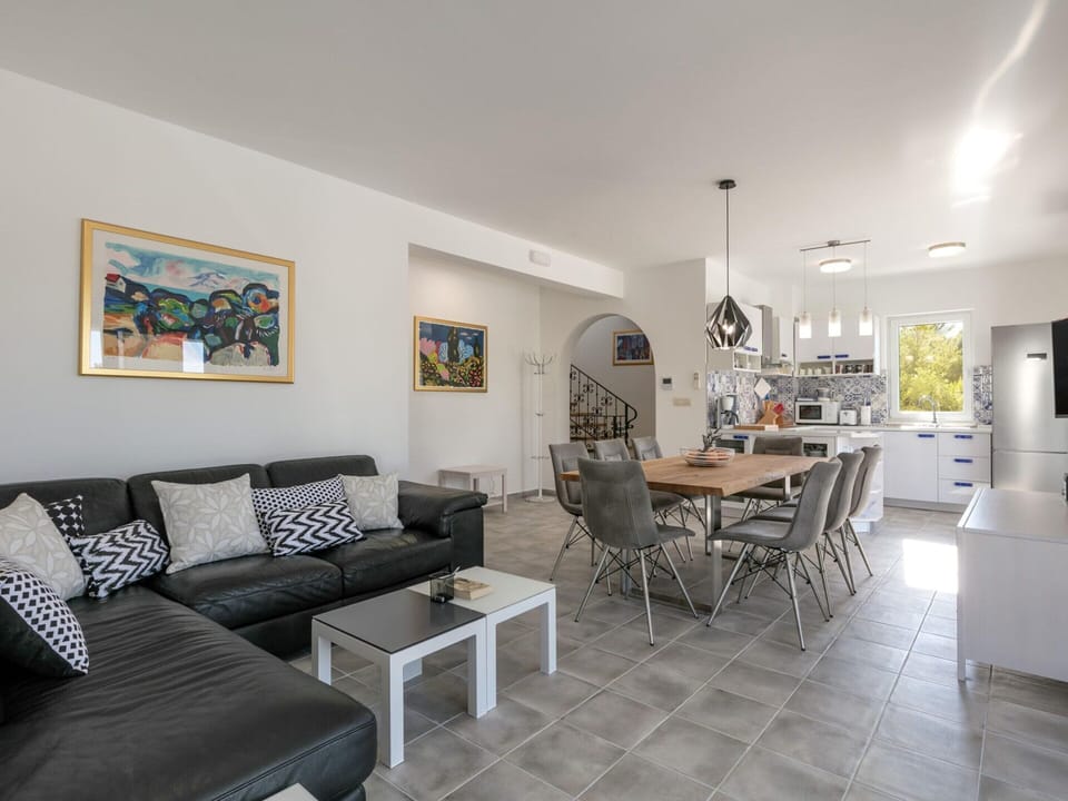 Villa | Dining