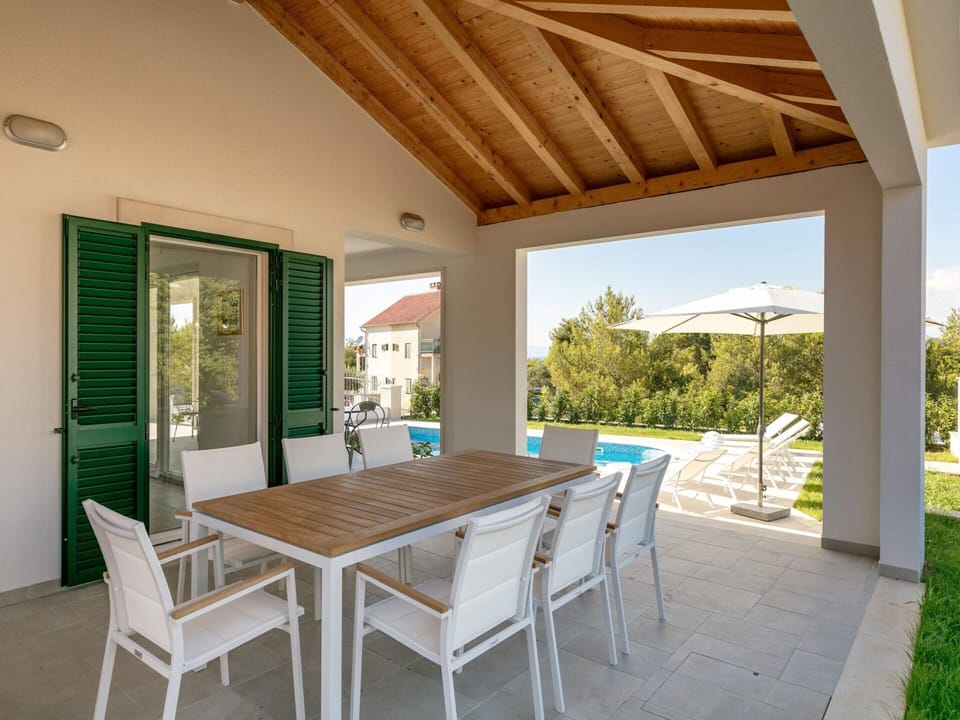 Villa | Dining