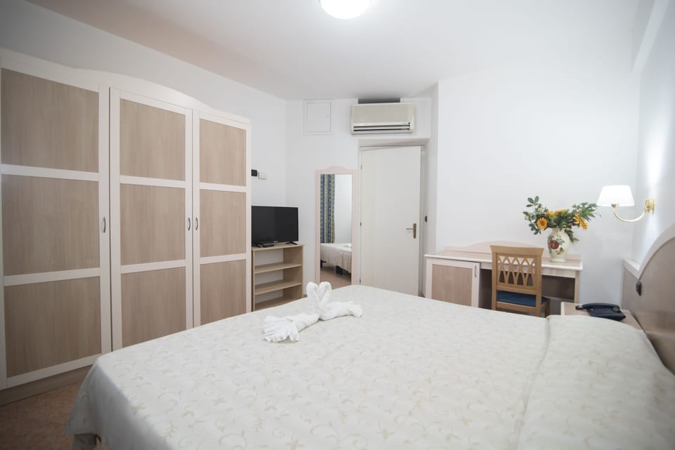In-room safe, desk, soundproofing, cribs/infant beds