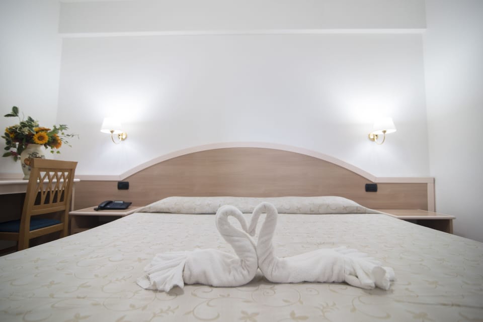 In-room safe, desk, soundproofing, cribs/infant beds