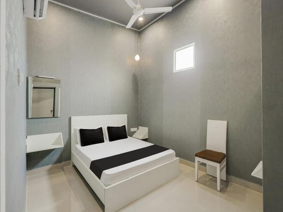 Economy Double Room | Premium bedding, minibar, laptop workspace, soundproofing