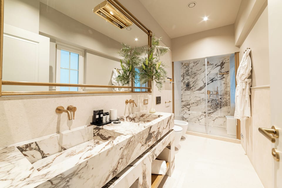 Executive Double Room | Bathroom | Shower, free toiletries, hair dryer, bathrobes