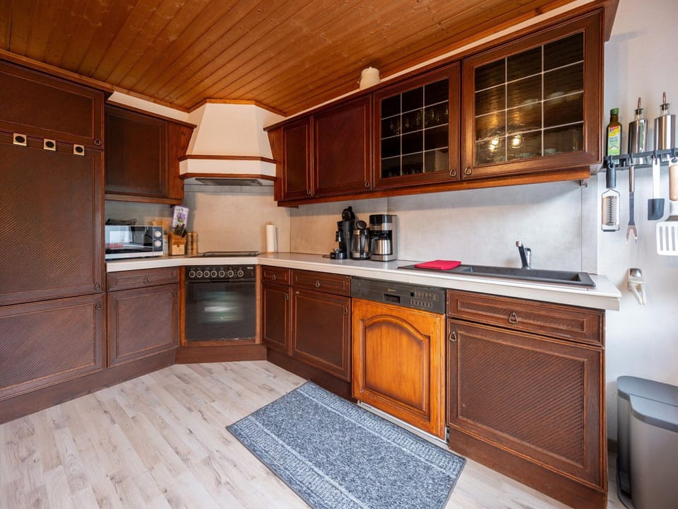 House | Private kitchen | Electric kettle, highchair