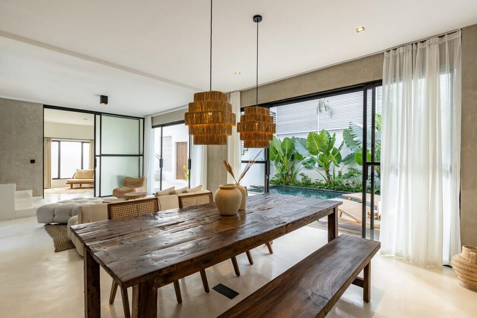 Enjoy your meals in our big 6 seater dining table.
