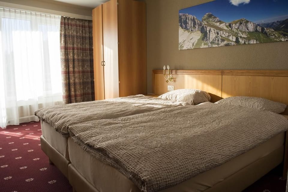 Single Room | In-room safe, desk, free WiFi, bed sheets