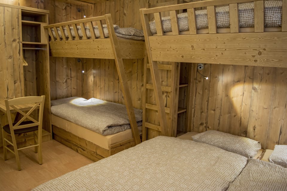 Family Room (5 persons) | In-room safe, desk, free WiFi, bed sheets