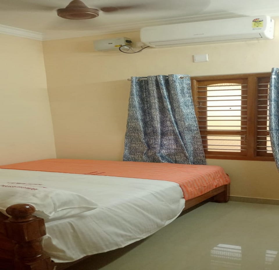 Deluxe Apartment | 2 bedrooms, hypo-allergenic bedding, desk, free WiFi