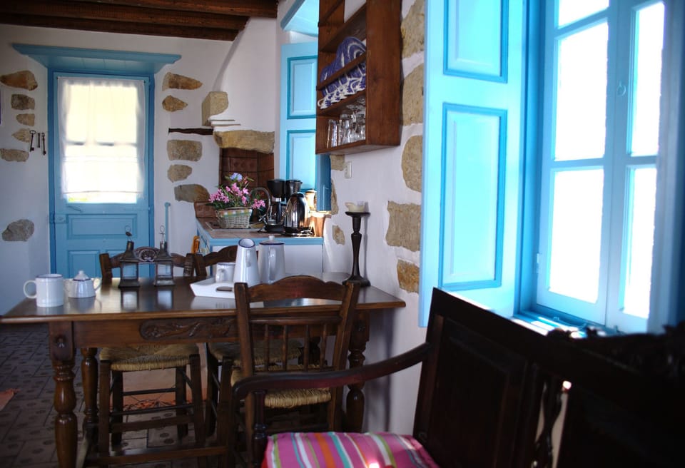Traditional Villa, 1 Bedroom, Sea View | In-room dining