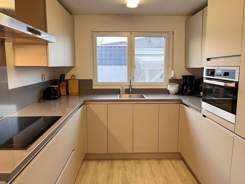 Bungalow | Private kitchen | Highchair