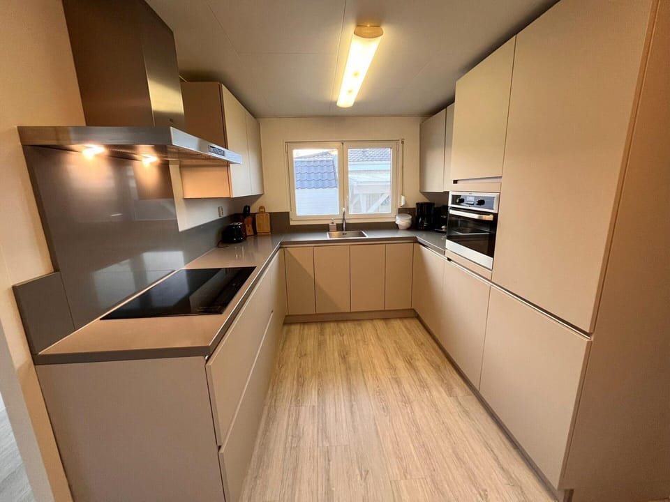 Bungalow | Private kitchen | Highchair