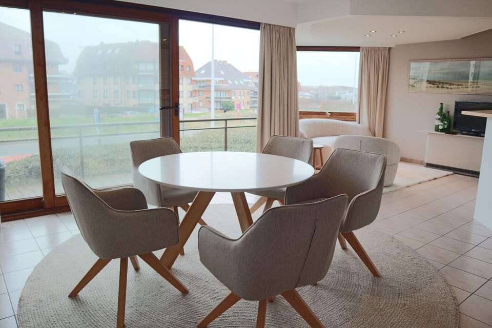Apartment | Dining