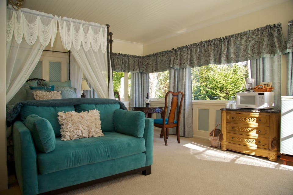 Ocean View Room (Pets Not Allowed) | Iron/ironing board, rollaway beds, free WiFi, bed sheets