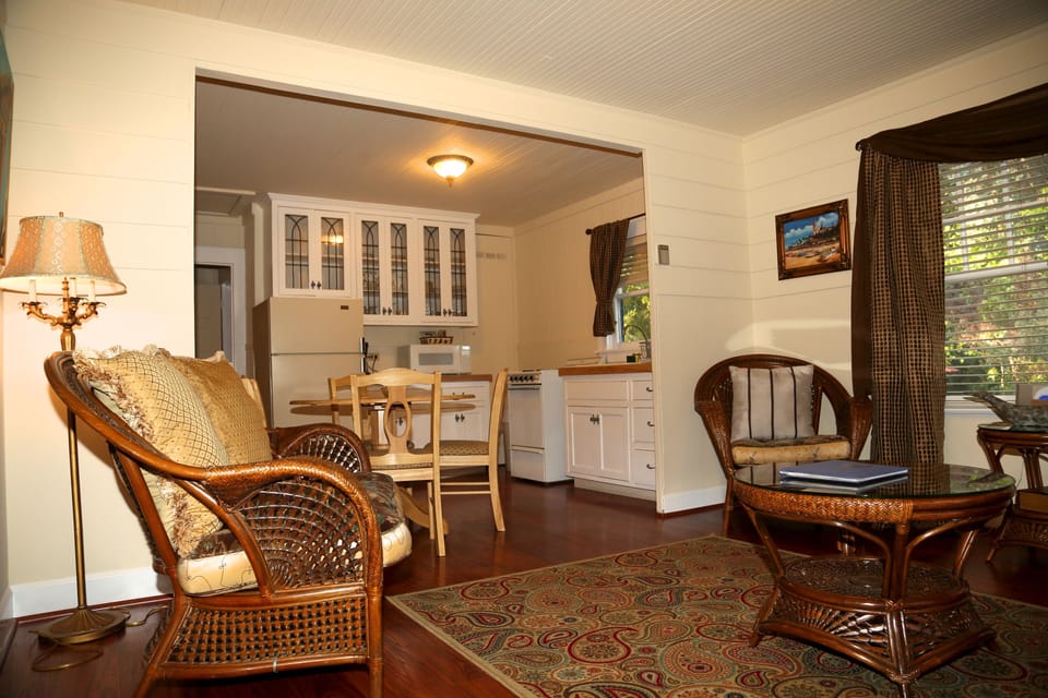 Carriage House (Pets Allowed) | Living room | Flat-screen TV