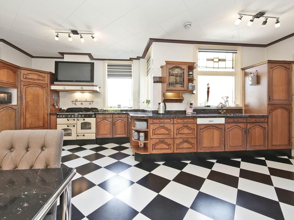 House | Private kitchen | Electric kettle, highchair