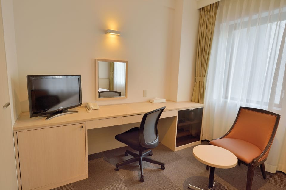 Desk, free wired internet, bed sheets