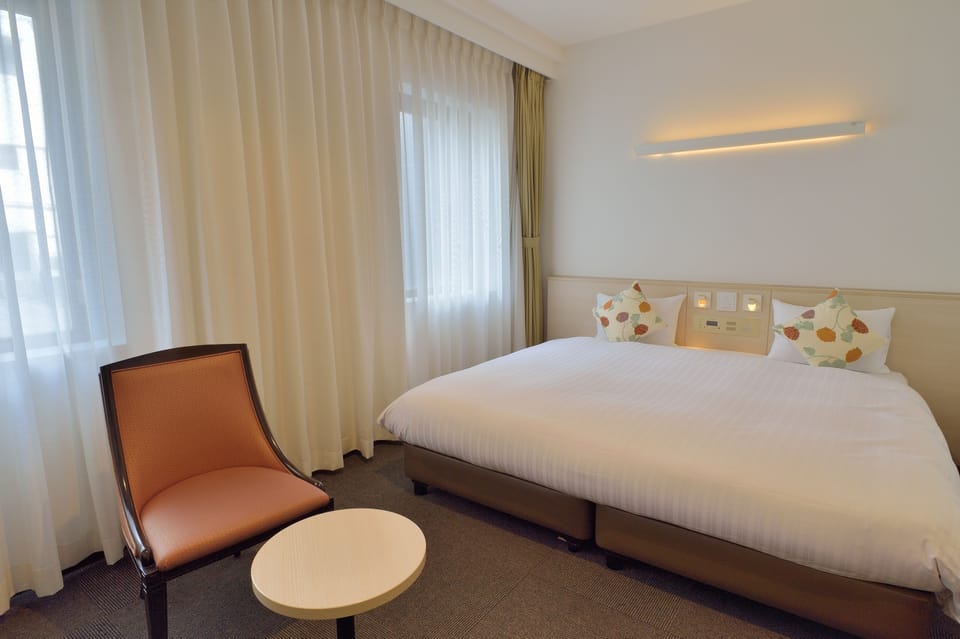 Double Room, Non Smoking | Desk, free wired internet, bed sheets