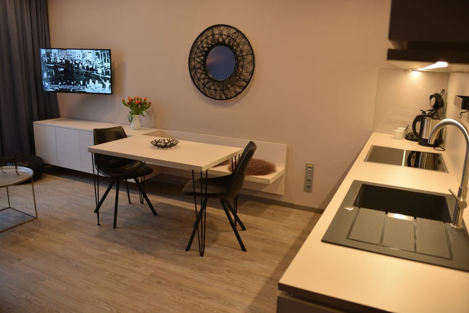 Family Suite, 2 Bedrooms, 2 Bathrooms | In-room dining