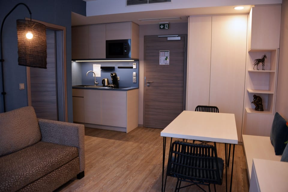 Suite, 1 Bedroom | Private kitchen