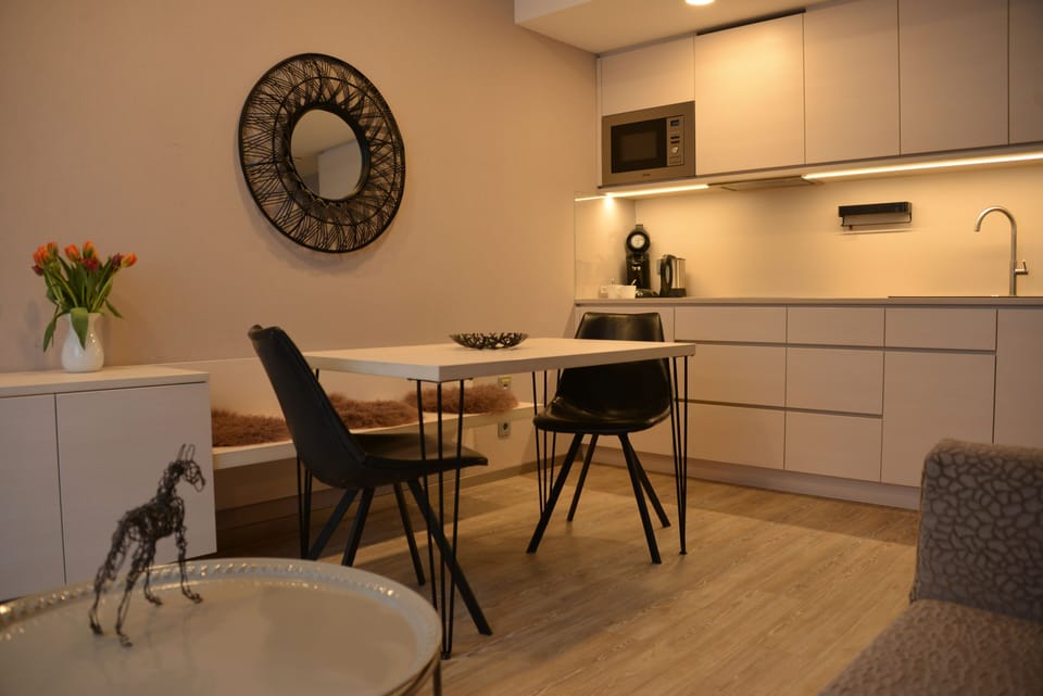 Family Suite, 2 Bedrooms, 2 Bathrooms | Private kitchen