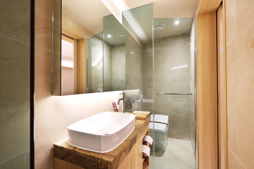 SOL 2.ROYAL TAKEYA Ryokan&SAUNA | Bathroom | Designer toiletries, hair dryer (on request), bathrobes, slippers