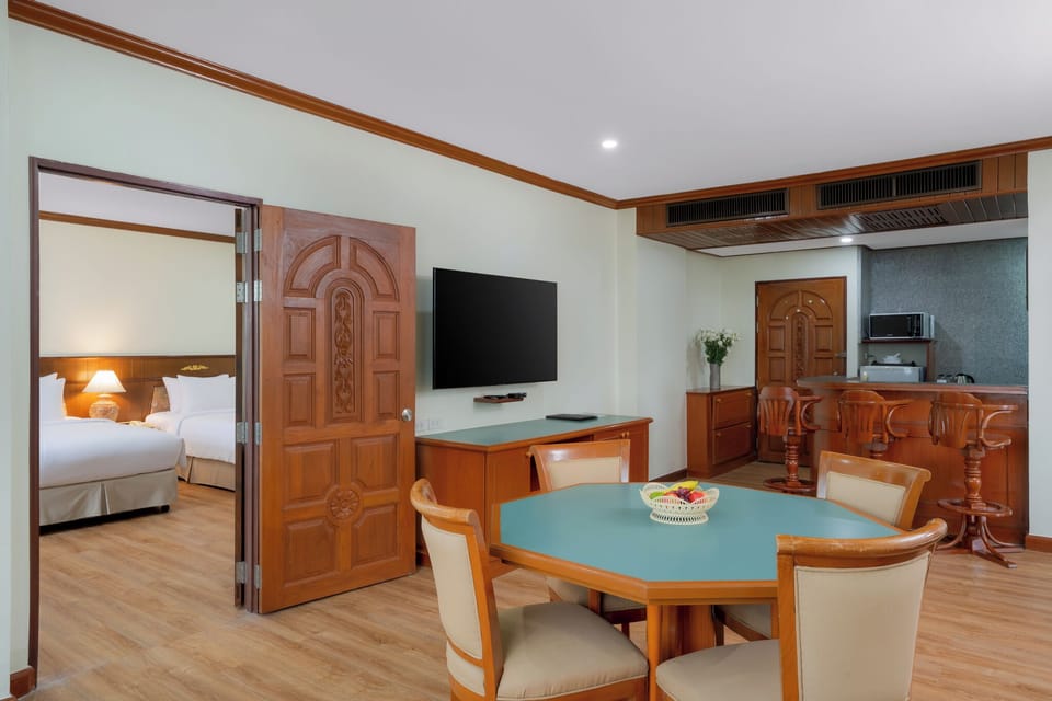 Family Suite | 1 bedroom, minibar, in-room safe, desk