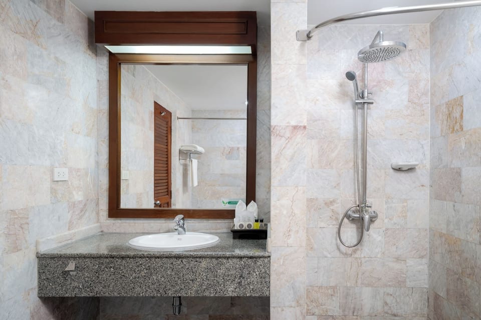 Combined shower/tub, free toiletries, hair dryer, bathrobes