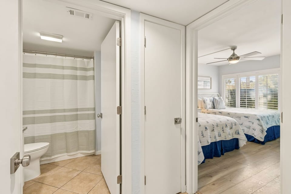 Bathroom 2 with Combination Bathtub/Shower