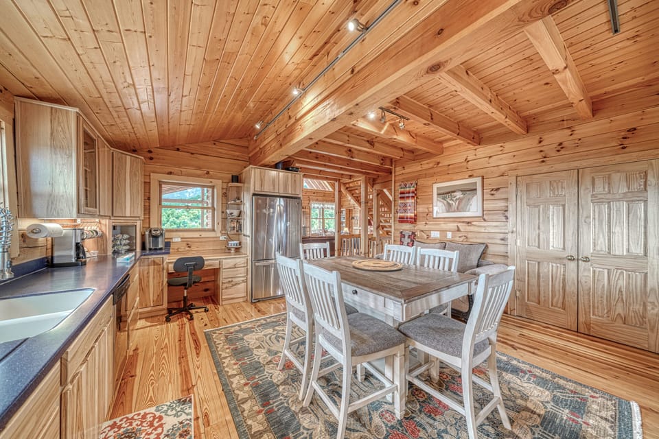 Kitchen/Dining area