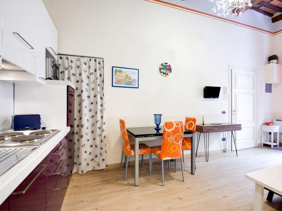 House | Private kitchen | Cookware/dishes/utensils