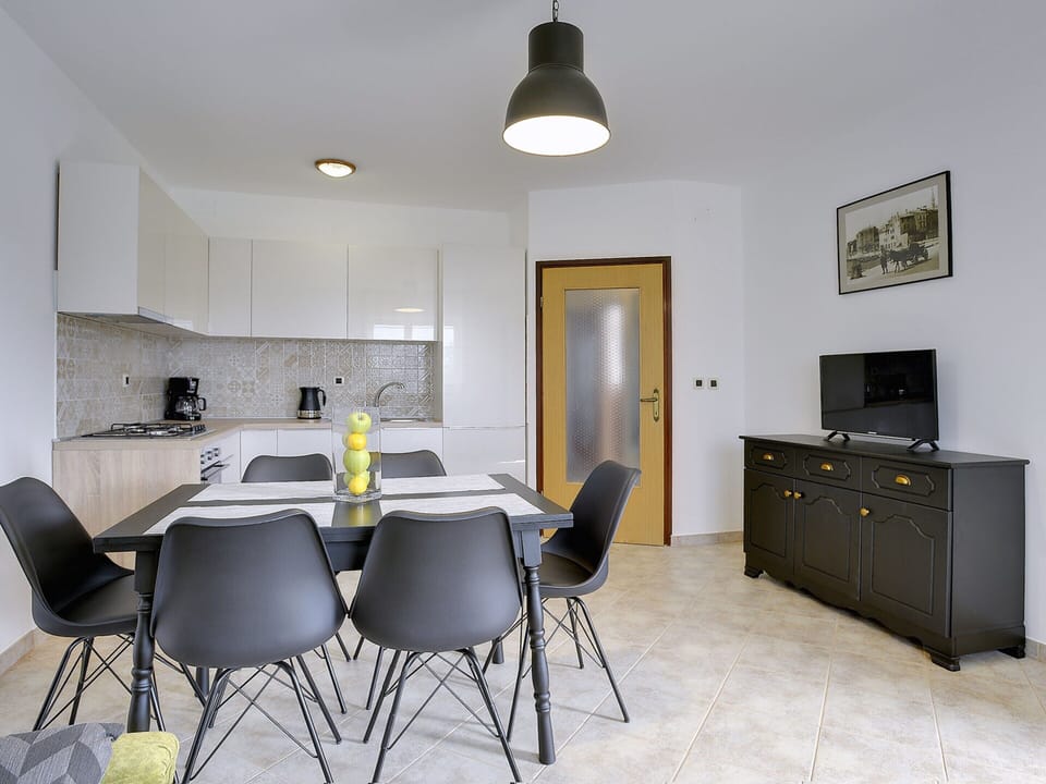 Apartment | Dining